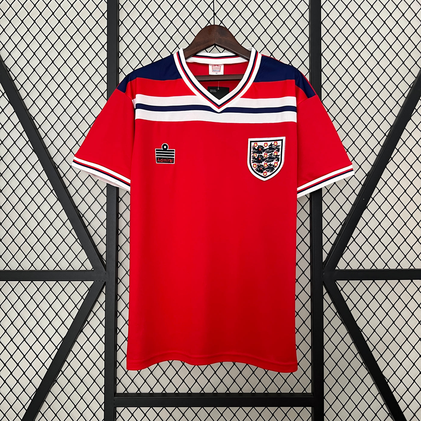 Equipamento Retro Secundário Inglaterra 1982